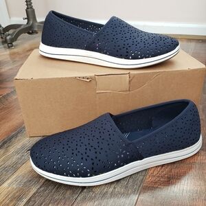 NWT Clarks Cloudsteppers Breeze Emily Perforated Slip-on Shoe, Size 9.5